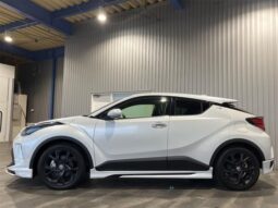 
										TOYOTA C-HR 2021 full									