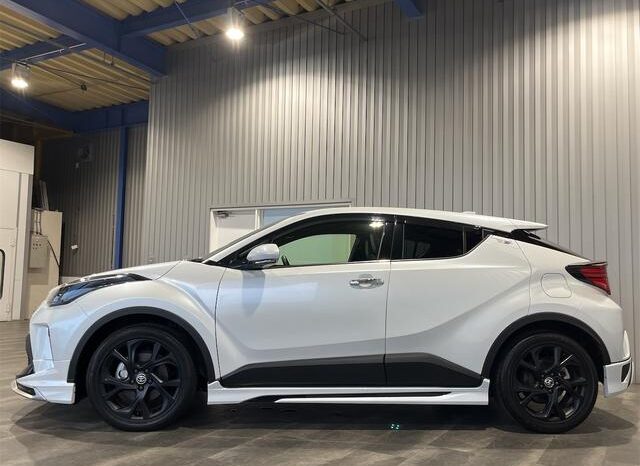 
								TOYOTA C-HR 2021 full									