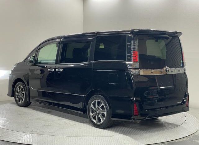 
								TOYOTA VOXY 2019 full									