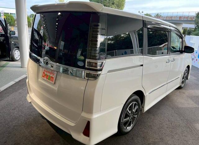 
								TOYOTA VOXY 2019 full									