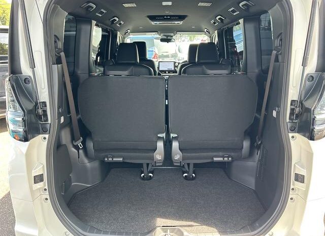 
								TOYOTA VOXY 2022 full									