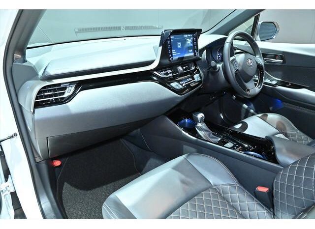 
								TOYOTA C-HR 2022 full									