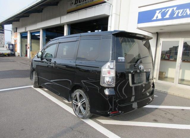 
								TOYOTA VOXY 2008 full									