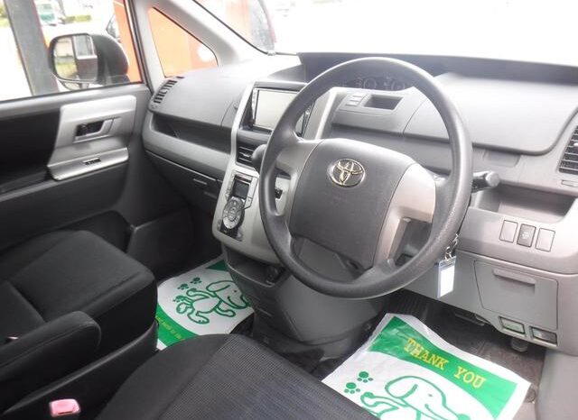 
								TOYOTA VOVY 2008 full									