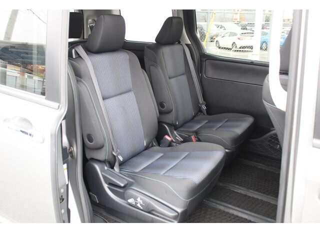 
								TOYOTA VOXY 2016 full									