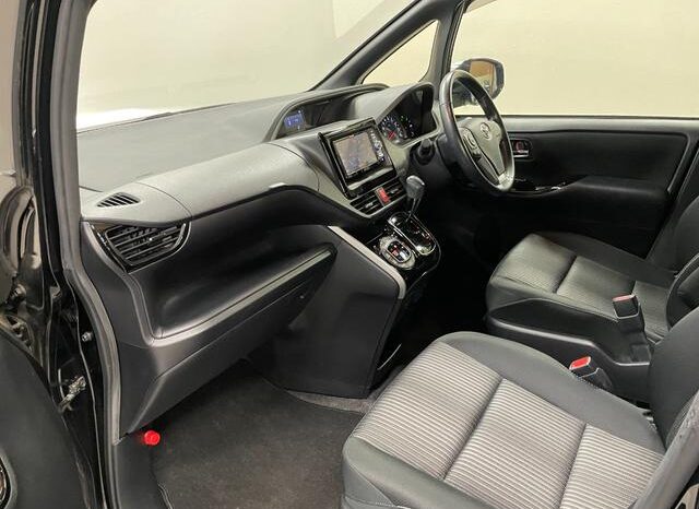 
								TOYOTA VOXY 2019 full									