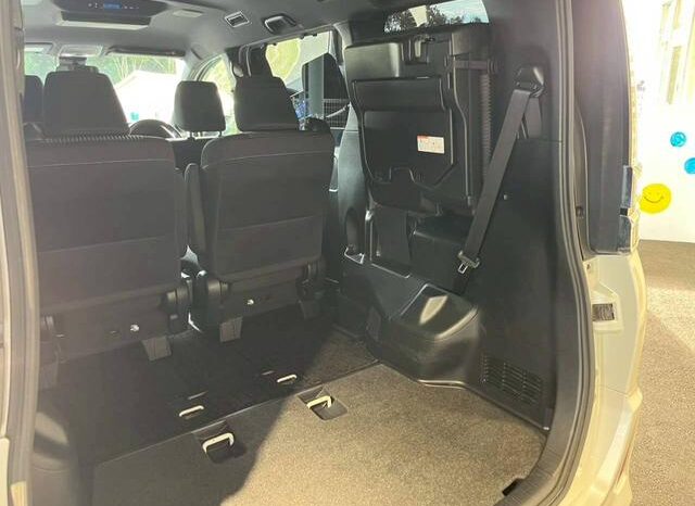 
								TOYOTA VOXY 2019 full									