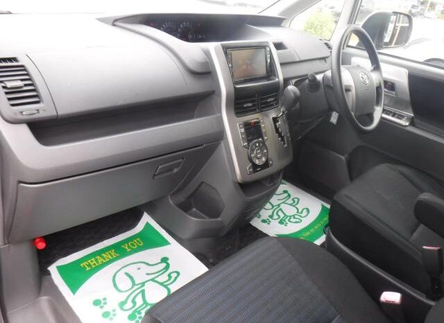 
								TOYOTA VOVY 2008 full									