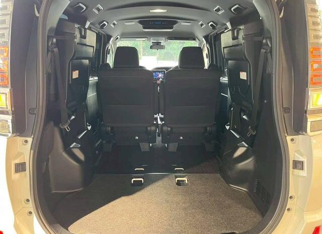 
								TOYOTA VOXY 2019 full									