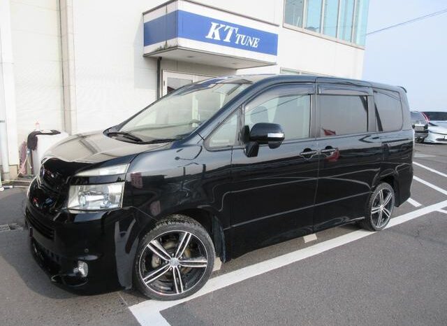 
								TOYOTA VOXY 2008 full									