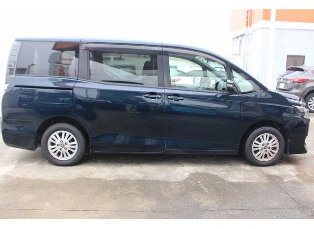 
								TOYOTA VOXY 2016 full									