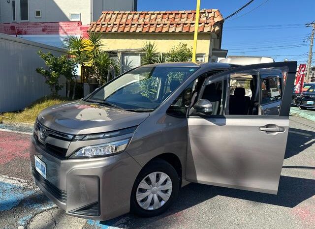 
								TOYOTA VOXY 2019 full									