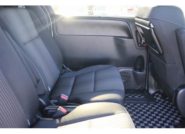 
								TOYOTA VOXY 2019 full									