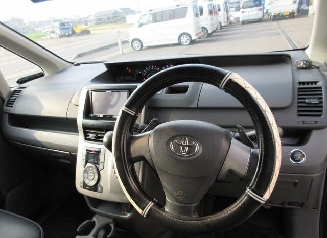 
								TOYOTA VOXY 2008 full									