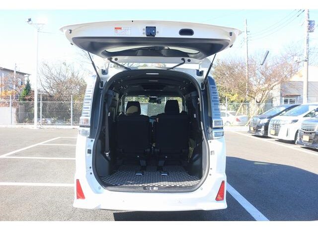 
								TOYOTA VOXY 2019 full									