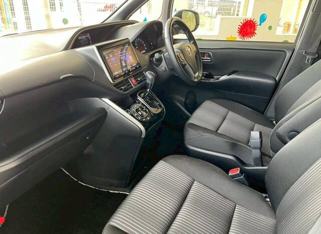 
								TOYOTA VOXY 2019 full									