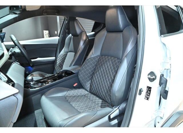 
								TOYOTA C-HR 2022 full									