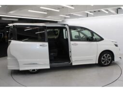 
										TOYOTA VOXY 2019 full									