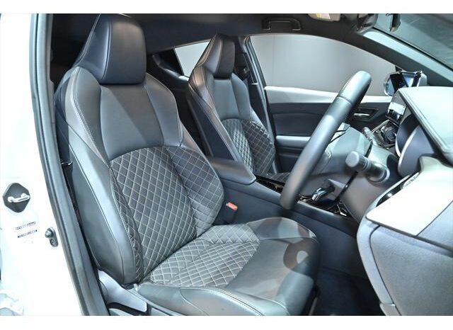 
								TOYOTA C-HR 2022 full									