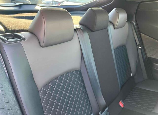 
								TOYOTA C-HR 2019 full									