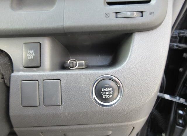 
								TOYOTA VOXY 2008 full									