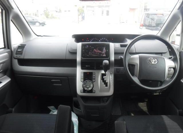 
								TOYOTA VOVY 2008 full									