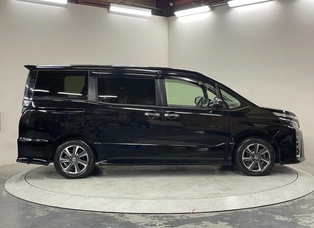 
								TOYOTA VOXY 2019 full									