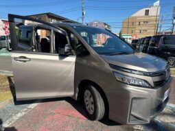
										TOYOTA VOXY 2019 full									