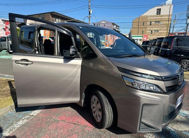 
								TOYOTA VOXY 2019 full									