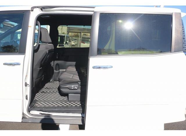 
								TOYOTA VOXY 2019 full									