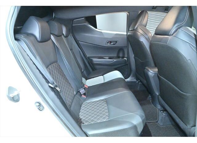 
								TOYOTA C-HR 2022 full									