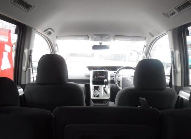 
								TOYOTA VOVY 2008 full									