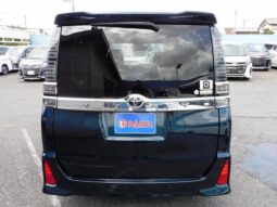 
										TOYOTA VOXY 2021 full									