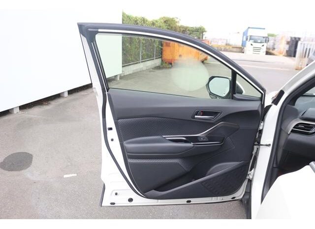 
								TOYOTA C-HR 2019 full									