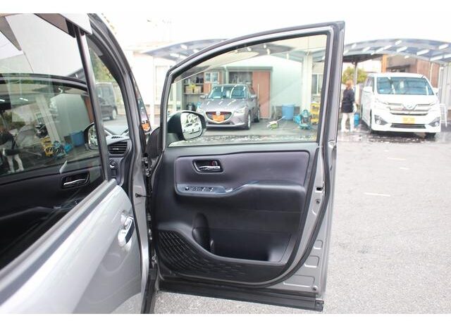 
								TOYOTA VOXY 2016 full									