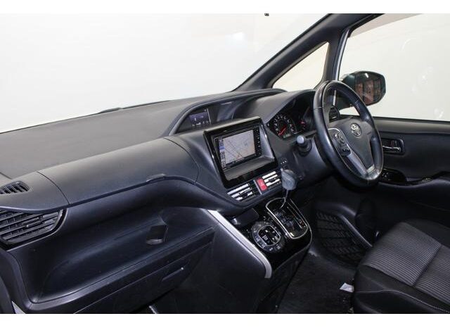 
								TOYOTA VOXY 2019 full									