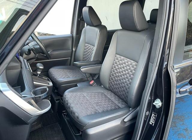 
								TOYOTA VOXY 2022 full									