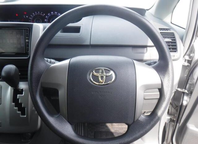 
								TOYOTA VOVY 2008 full									