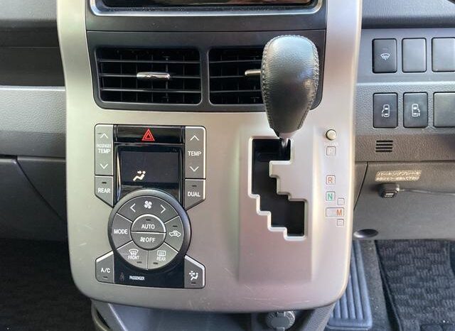 
								TOYOTA VOVY 2009 full									