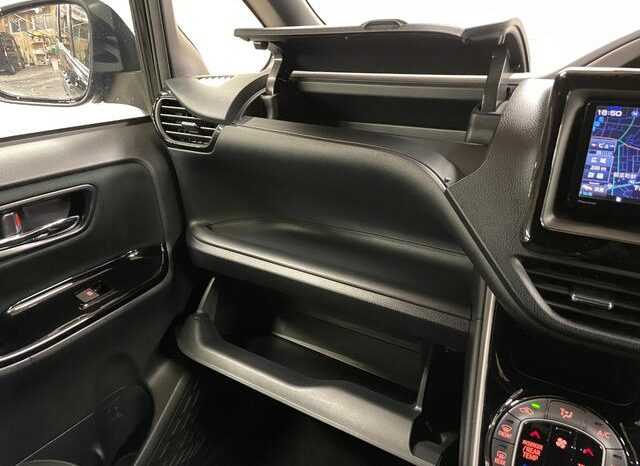 
								TOYOTA VOXY 2019 full									