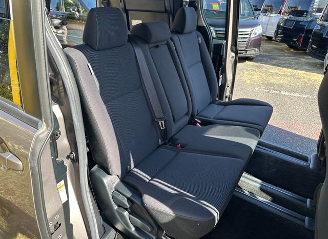 
								TOYOTA VOXY 2019 full									