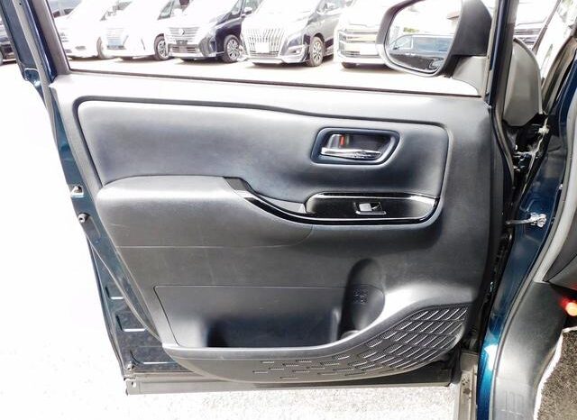 
								TOYOTA VOXY 2021 full									