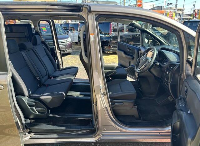 
								TOYOTA VOXY 2019 full									