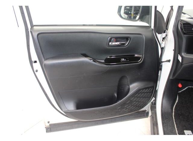 
								TOYOTA VOXY 2019 full									