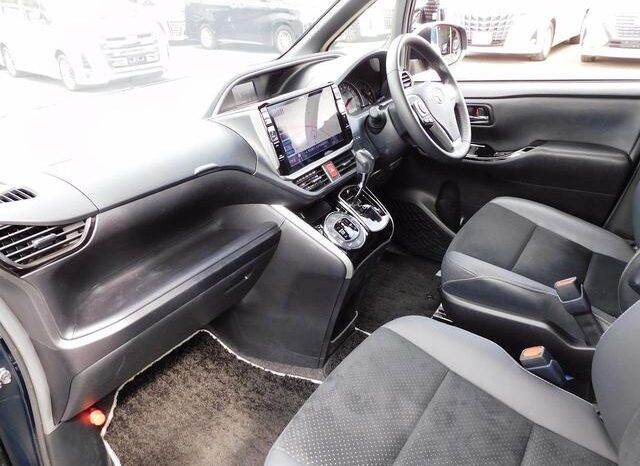 
								TOYOTA VOXY 2021 full									