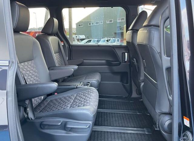 
								TOYOTA VOXY 2022 full									