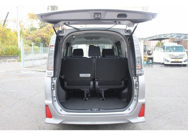 
								TOYOTA VOXY 2016 full									