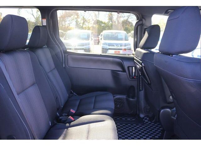 
								TOYOTA VOXY 2019 full									