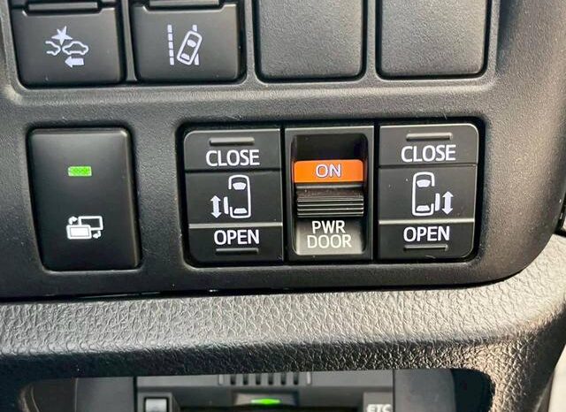 
								TOYOTA VOXY 2019 full									