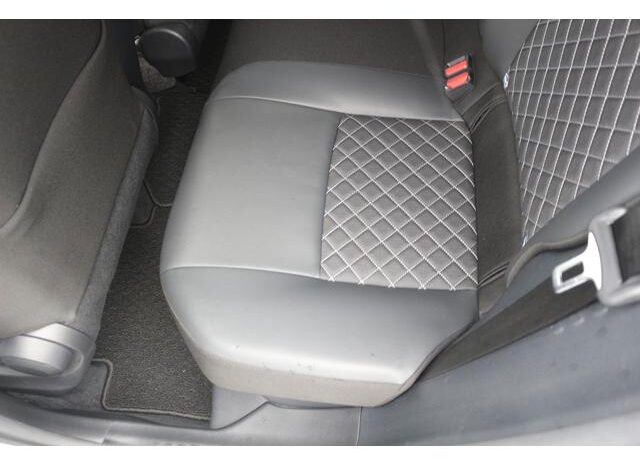 
								TOYOTA C-HR 2019 full									